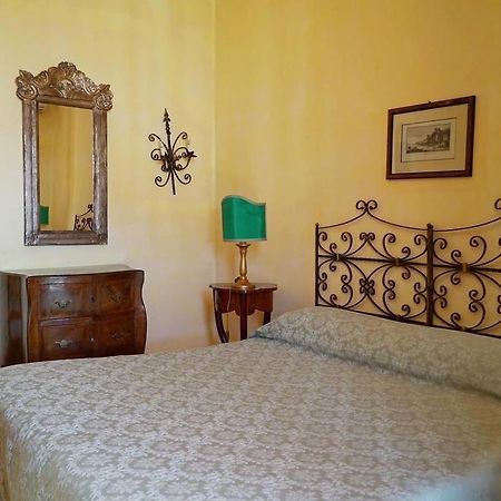 Bed And Breakfast Riviera Di Chiaia Turrisi Napoli Phòng bức ảnh