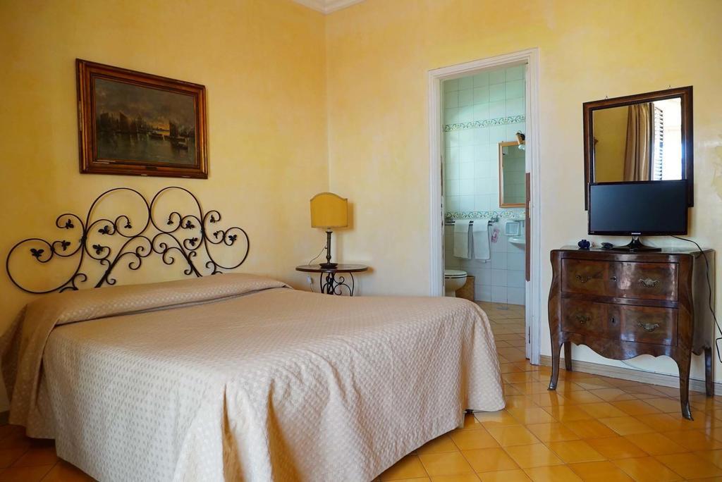 Bed And Breakfast Riviera Di Chiaia Turrisi Napoli Phòng bức ảnh