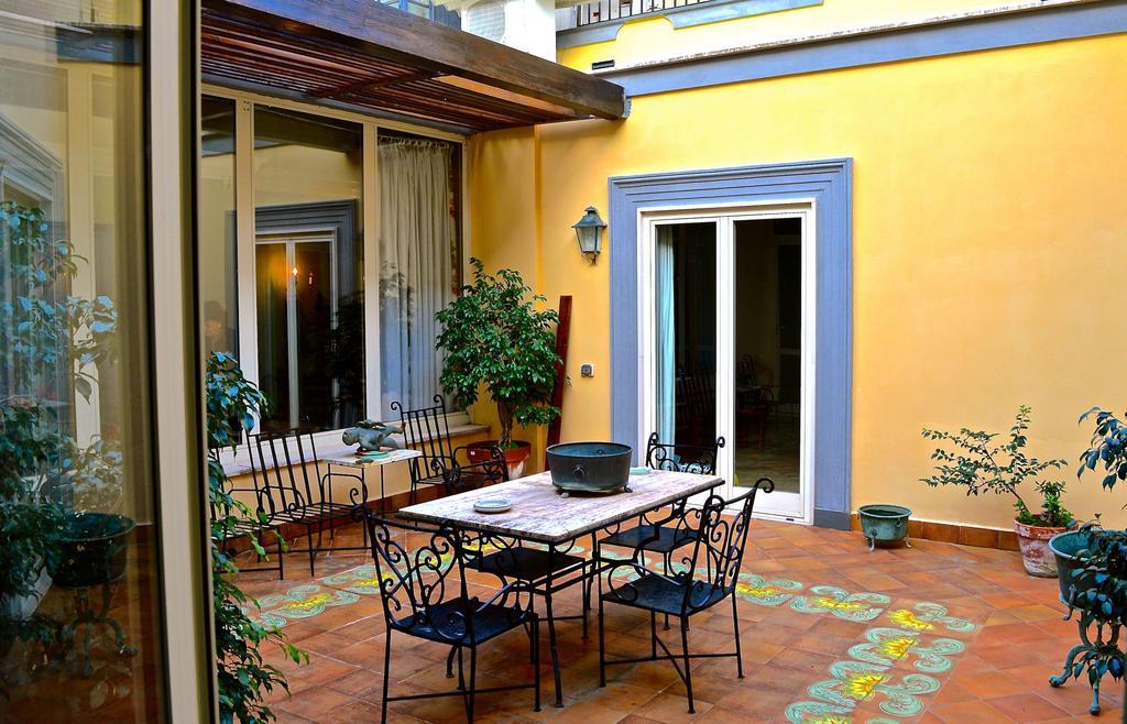 Bed And Breakfast Riviera Di Chiaia Turrisi Napoli Ngoại thất bức ảnh